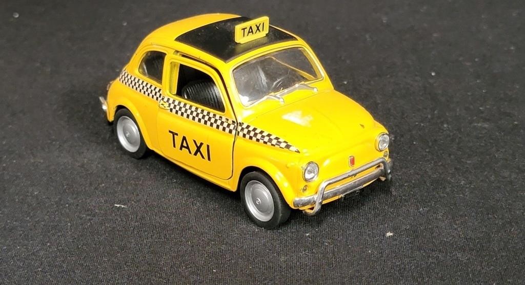 WELLY 1:24 Yellow Nuova 500 Taxi Sports Classic