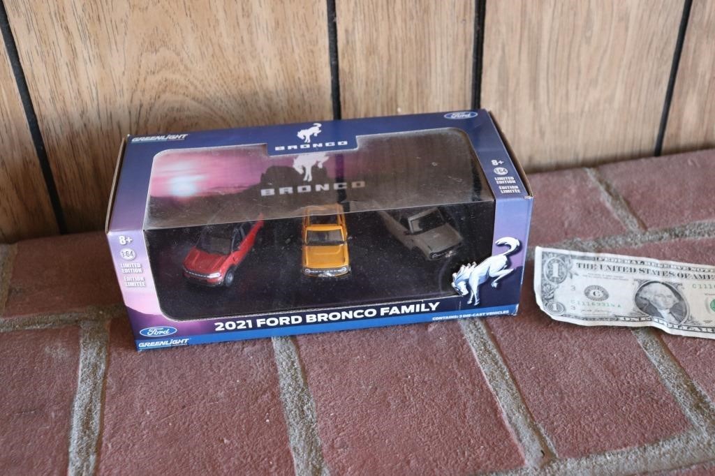 2021 Ford Bronco Family Collectible Die Cast 1:64