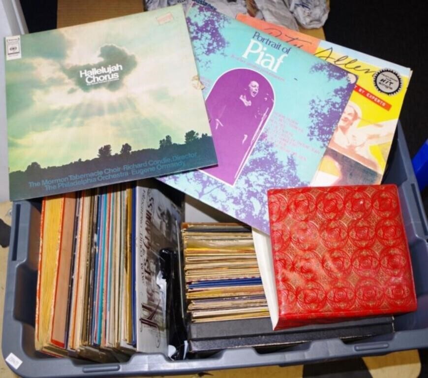 Quantity of vintage LP 33 and 45 records