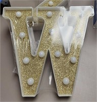 Light-Up Marquee "W" - 9in