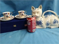 Winterthur Reproduction porcelain cat  teapot and