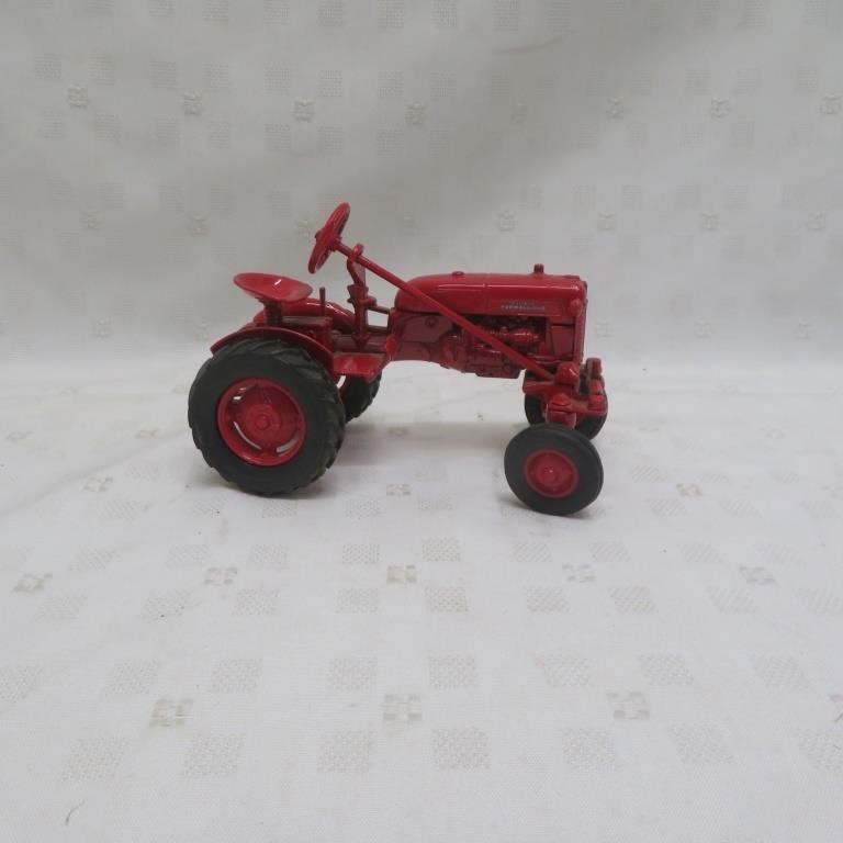 Farmall Cub tractor - Ertl