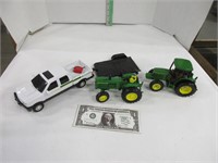 Assorted diecast John Deere tractors and more
