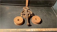 VINTAGE CAST IRON WELL WHEEL WITH HOOK