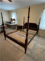 4 Poster Queen Size Bed- needs a Finial
