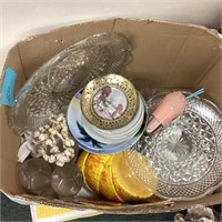 Box of Assorted Vintage Items