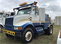 1993 International 810 Toter Truck