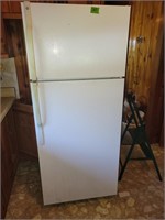GE fridge with ice maker 5'7.5" tall 2'4"wide