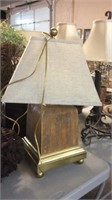 NICE TABLE LAMP W/ WOOD & BRASS BASE W/ SHADE