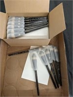 CASE OF MAKEUP BRUSHES