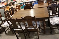 ANTIQUE OAK TABLE WITH 6 CHAIRS