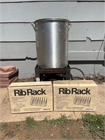 Outdoor Turkey Deep Fryer with 2 Boxed Rib Racks