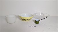 VINTAGE MIXING BOWLS AND VINTAGE GREEN ENAMEL BUTT