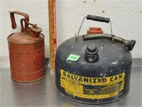 2 vintage fuel cans, see pics