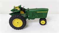 VINTAGE METAL JOHN DEERE TOY TRACTOR