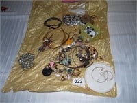 GROUP OF JEWELRY
