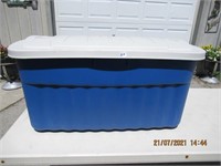 Large Rubbermade Storage Tote