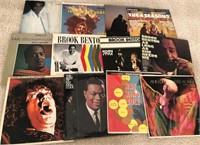 E - MIXED LOT OF VINYL RECORDS (K96)