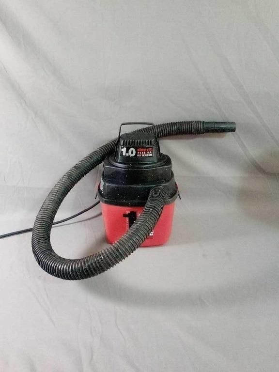 1.0 small shop vac. Wet/dry vacuum. Powers on.