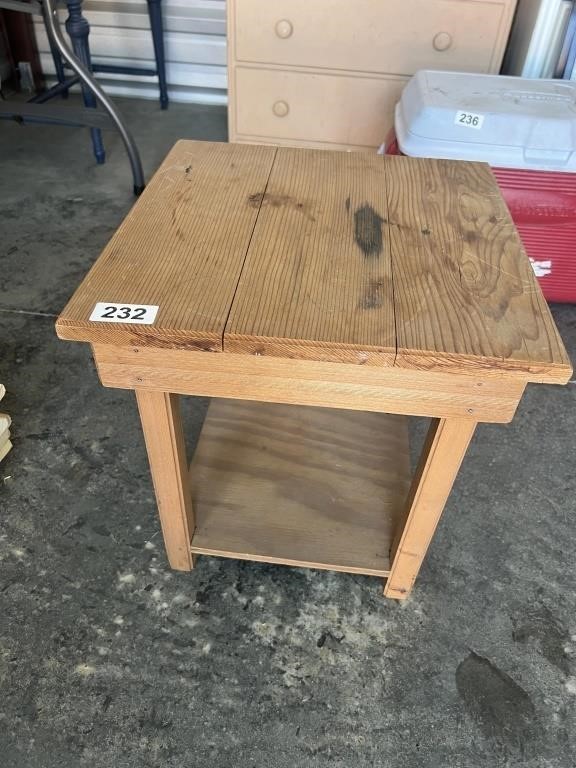 Small Wood Table/16x16  U234