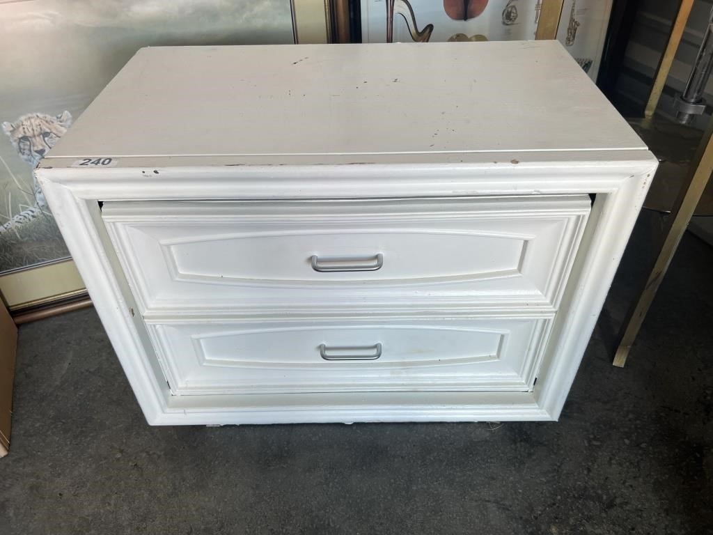 White Nightstand U234