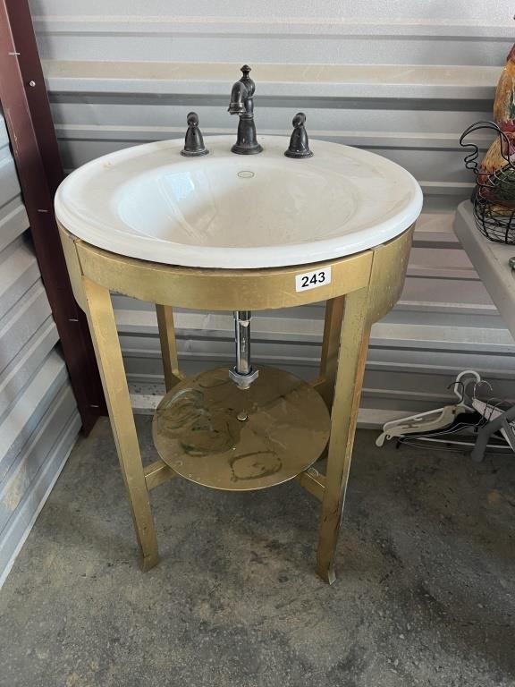 Old Sink with Stand U234