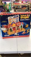 Fisher price - little people “main ST”