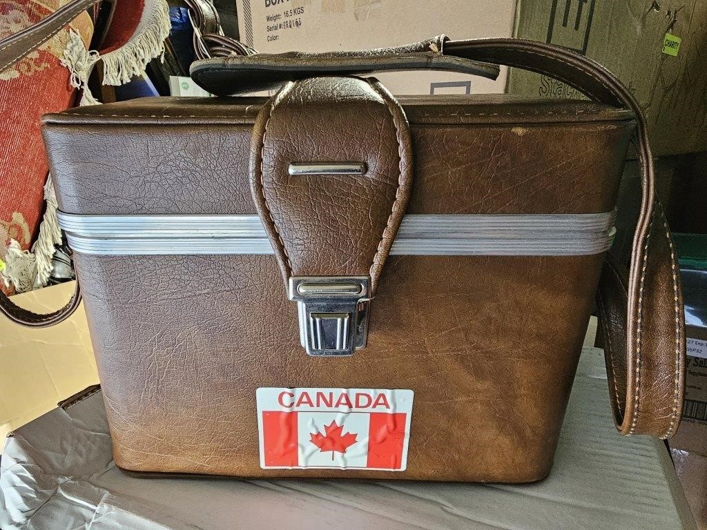 Vintage camera case with some accessories great