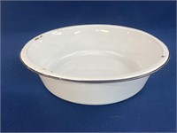 Enamelware Black and White 18”x4 1/2” Pan, has a