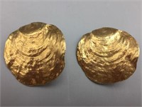 14 K shell shape earrings