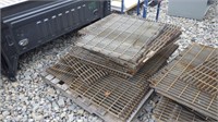 (1) Pallet Steel Grating