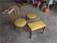 2 BENTWOOD CHAIRS & VINTAGE BENCH