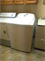 White Whirlpool Cabrio washing machine
