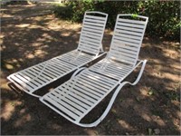 2 yard lounge chairs