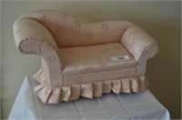 Doll fainting couch