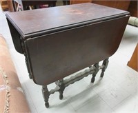 Nice Wooden Antique Gateleg Table