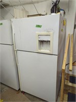 Ge Profile Refrigerator Working Located In Garage
