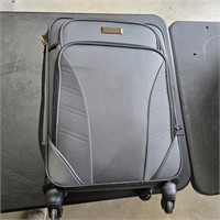 Kenneth Cole- Reaction Rolling Luggage Suitcase