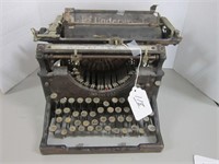 VINTAGE UNDERWOOD TYPEWRITER