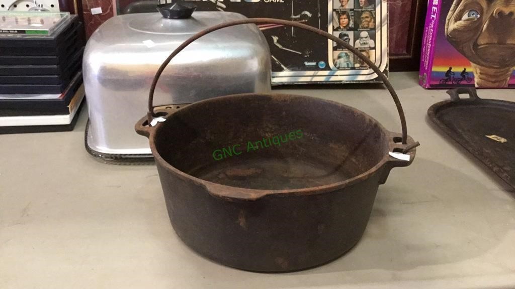 Cast-iron pot with swivel handle pot measures 4
