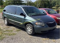 2006 Chrysler Town and country mini van 2WD