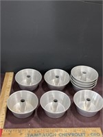 (9) MCM small aluminum cake pans