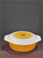 Pyrex orange yellow 1 1/2 quart dish with lid