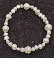 Cream / White Bead Stretchable Bracelet