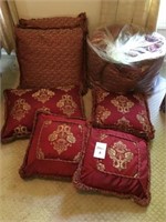 Waterford Queen Comfortr Set W/ Extra Pillows