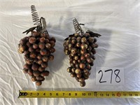 2 Grape Clusters