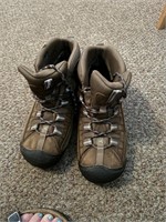 HIKING BOOTS