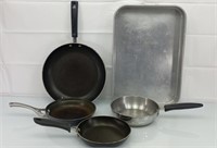 5 pc lot of 4 pans and 1 baking pan