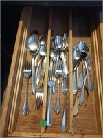 Drawers of utensils