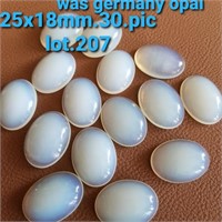 W. GERM VTG 25X18MM GLASS-OVAL WHITE OPAL 30PC